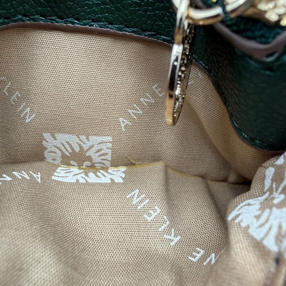 Anne Klein Forest Green Pebbled Card Case Wallet Keychain Gold Lion Medallion